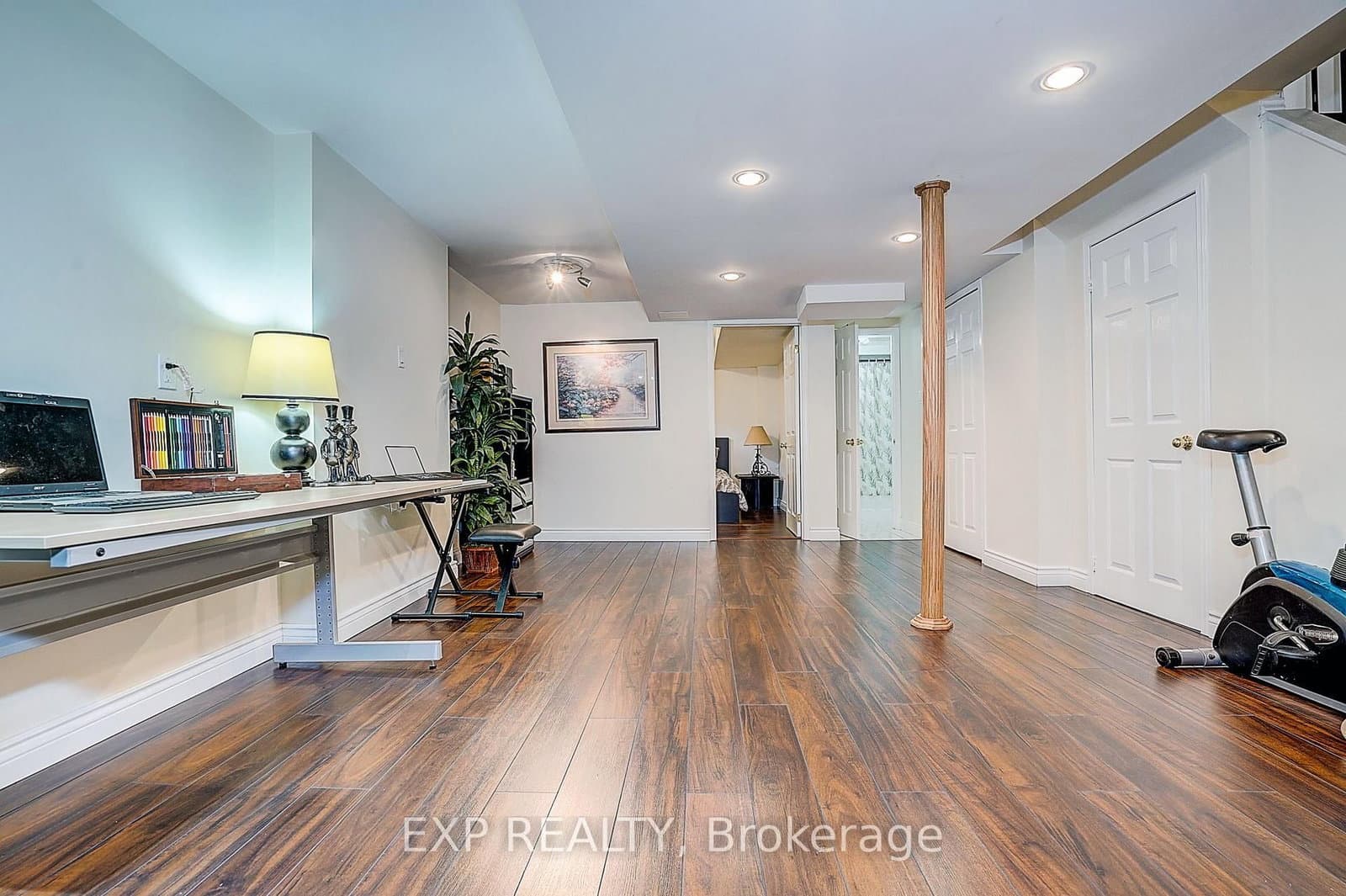 626 Walpole Crescent thumbnail 25