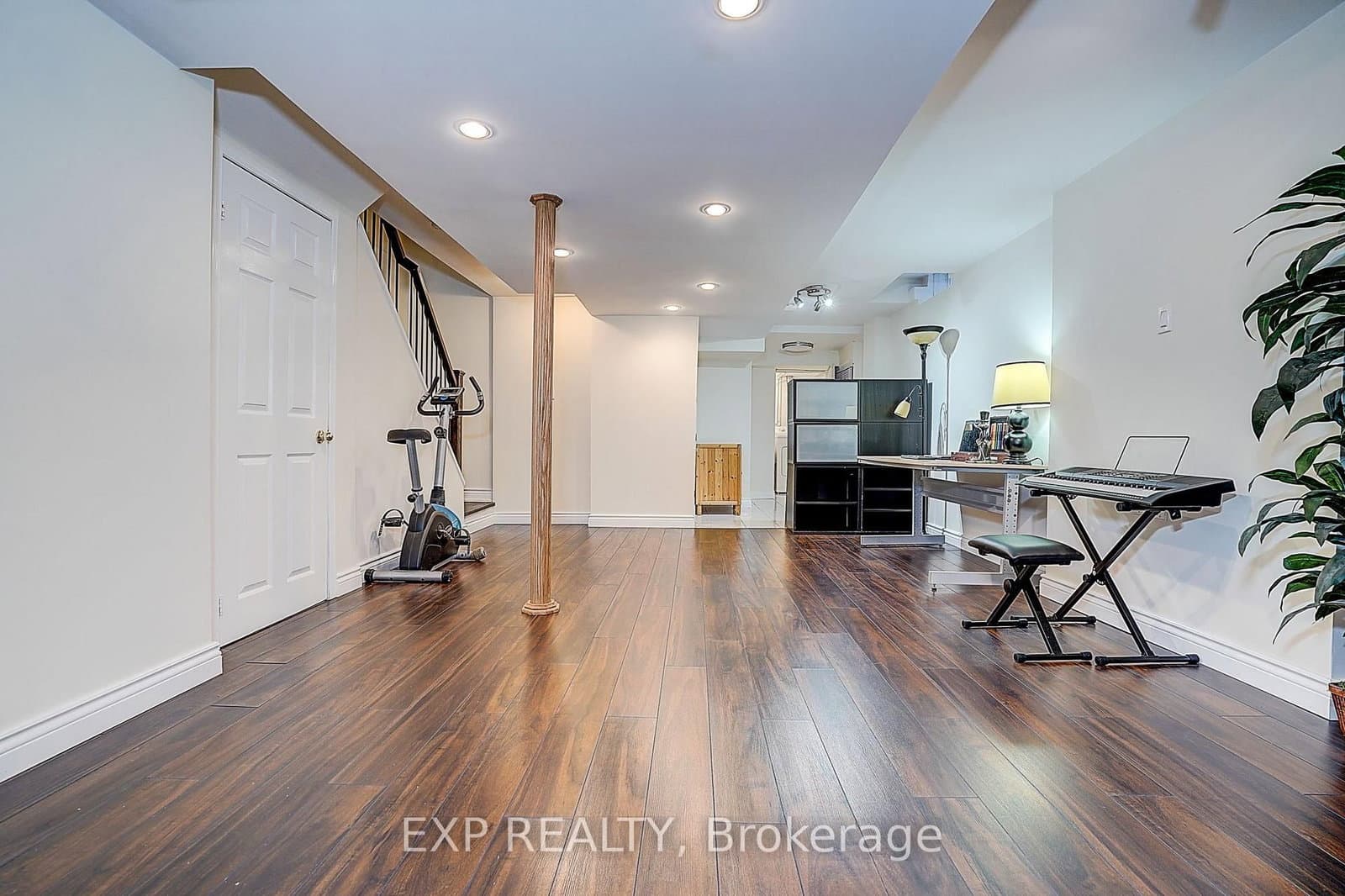 626 Walpole Crescent thumbnail 26