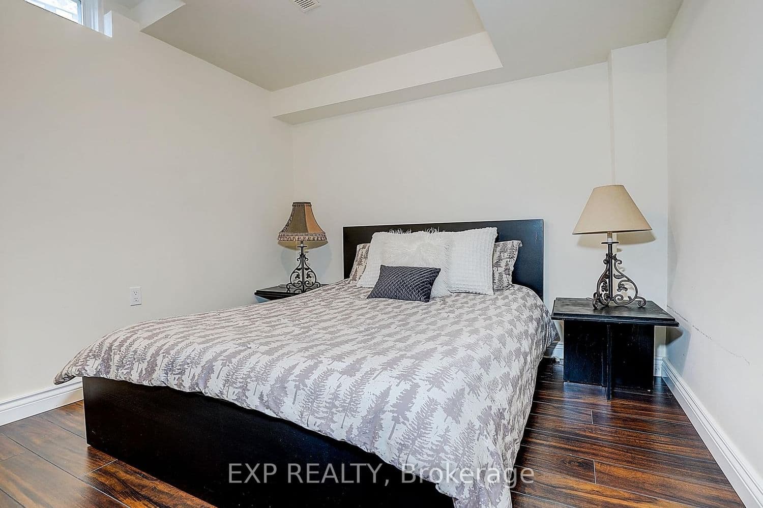 626 Walpole Crescent thumbnail 27