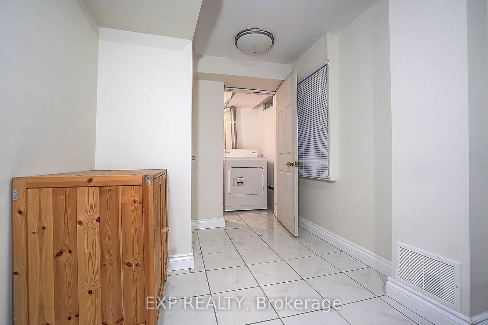 626 Walpole Crescent thumbnail 29