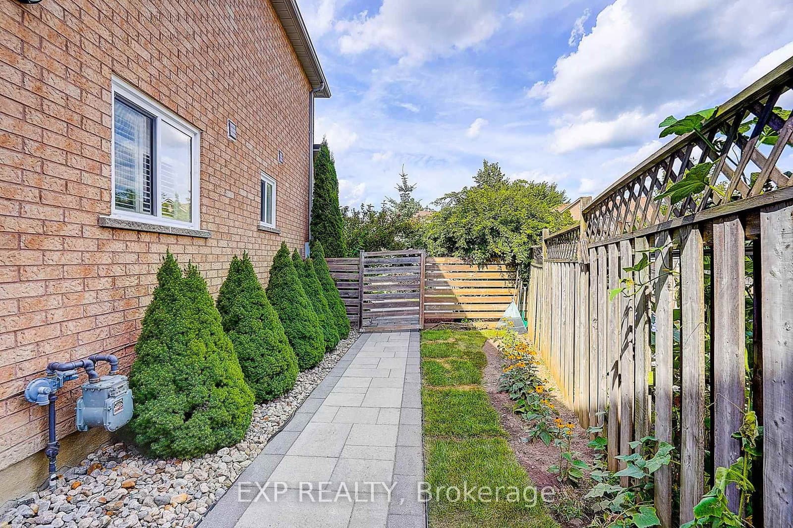 626 Walpole Crescent thumbnail 31