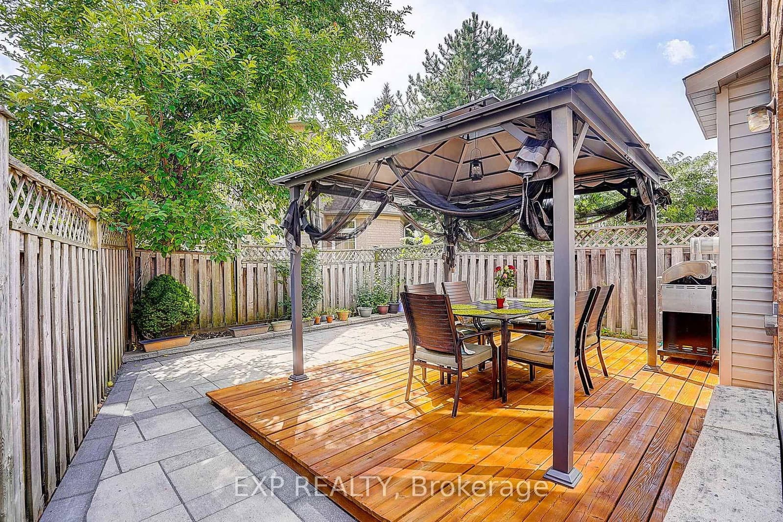 626 Walpole Crescent thumbnail 32
