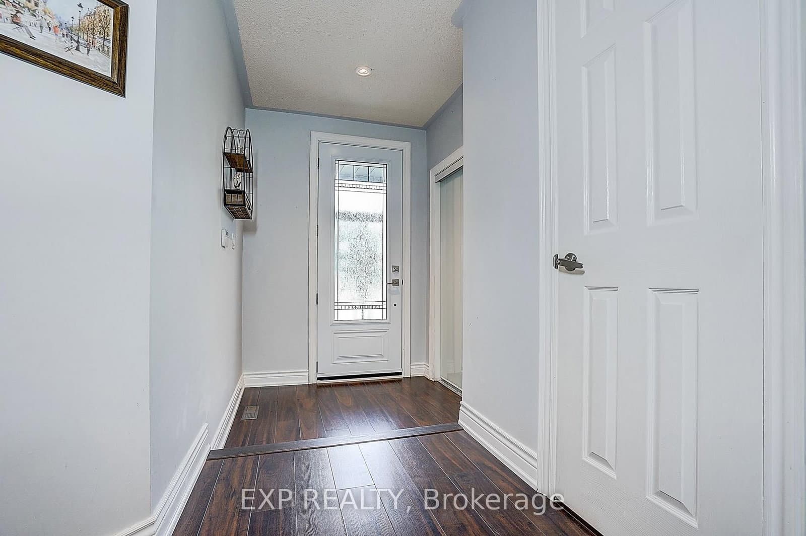 626 Walpole Crescent thumbnail 4