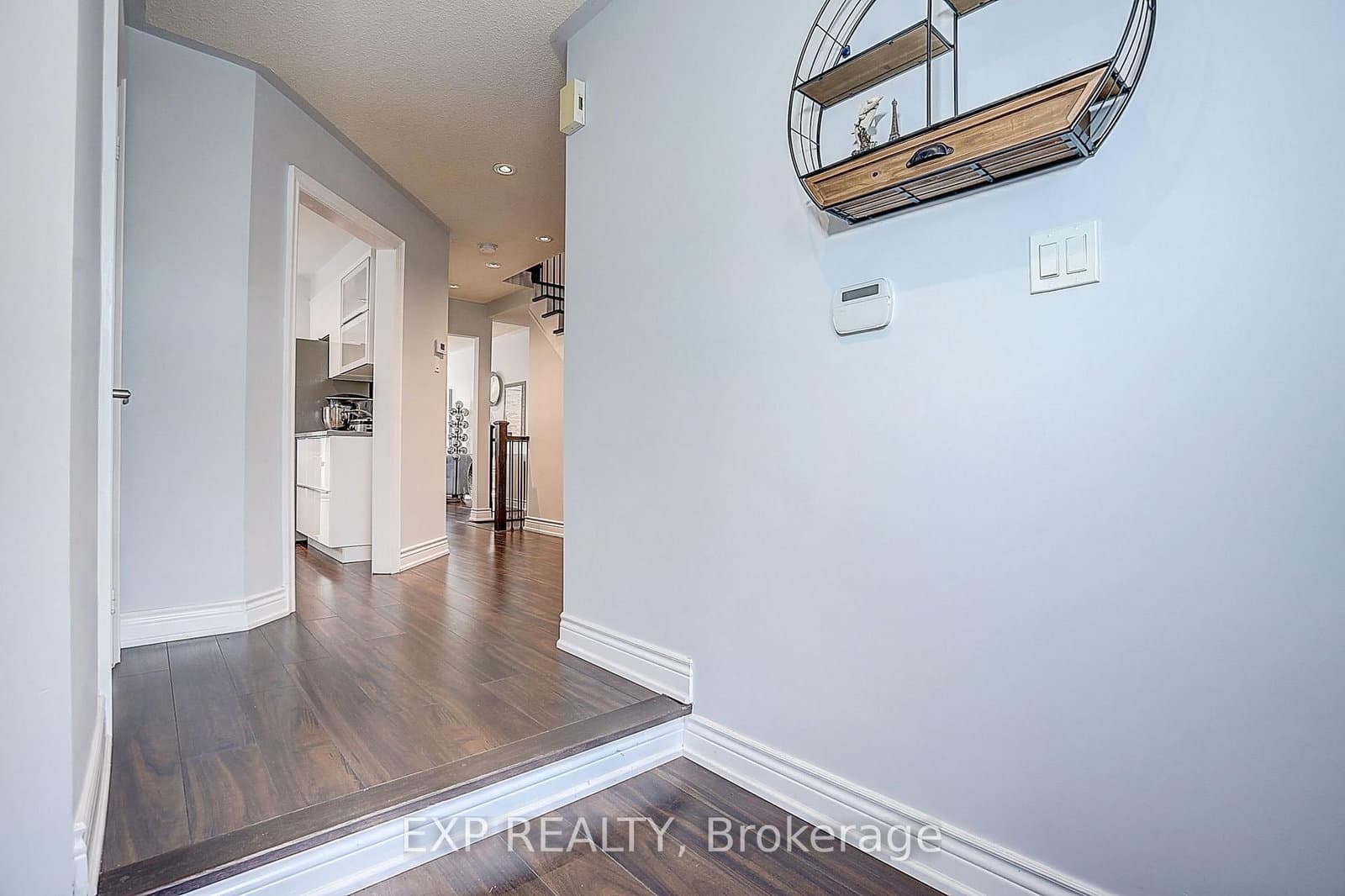 626 Walpole Crescent thumbnail 5