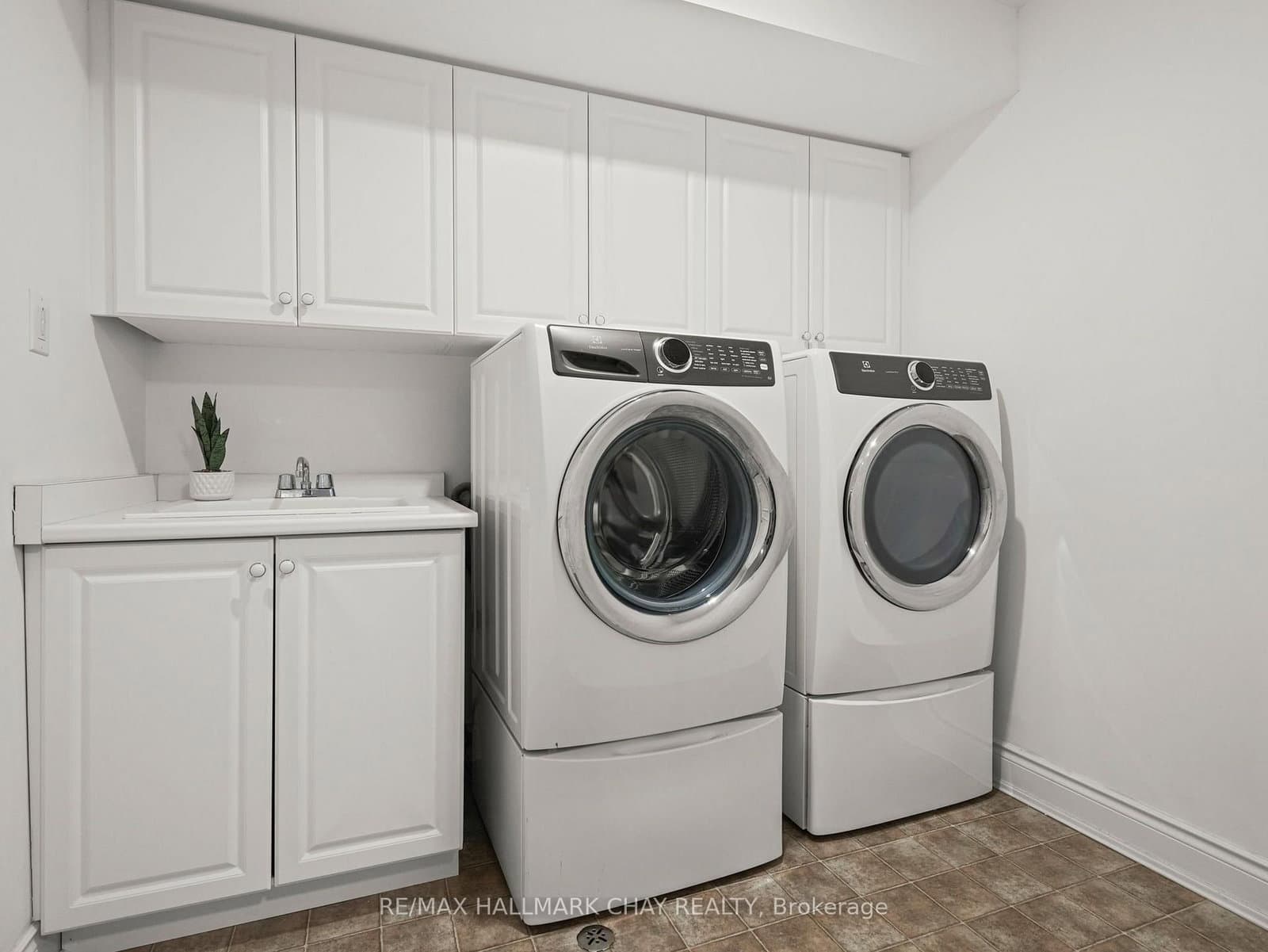 190 Ridge Way thumbnail 33
