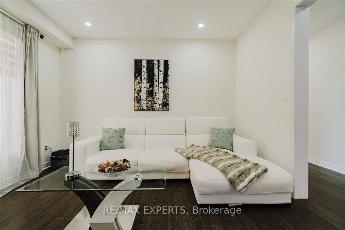 43 Lewis Avenue thumbnail 4