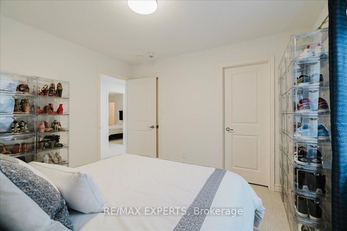 43 Lewis Avenue thumbnail 41