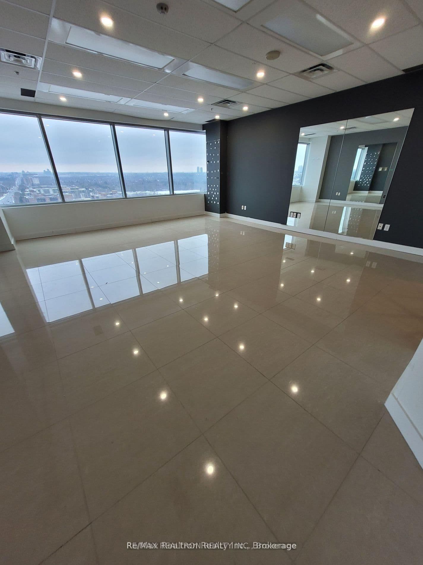 7191 Yonge Street, Unit 914 thumbnail 3