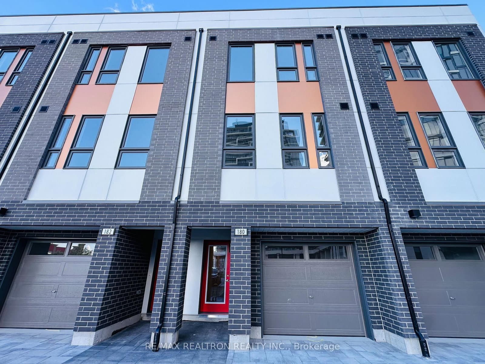 180 Anderson Avenue, Unit TH9 thumbnail 2