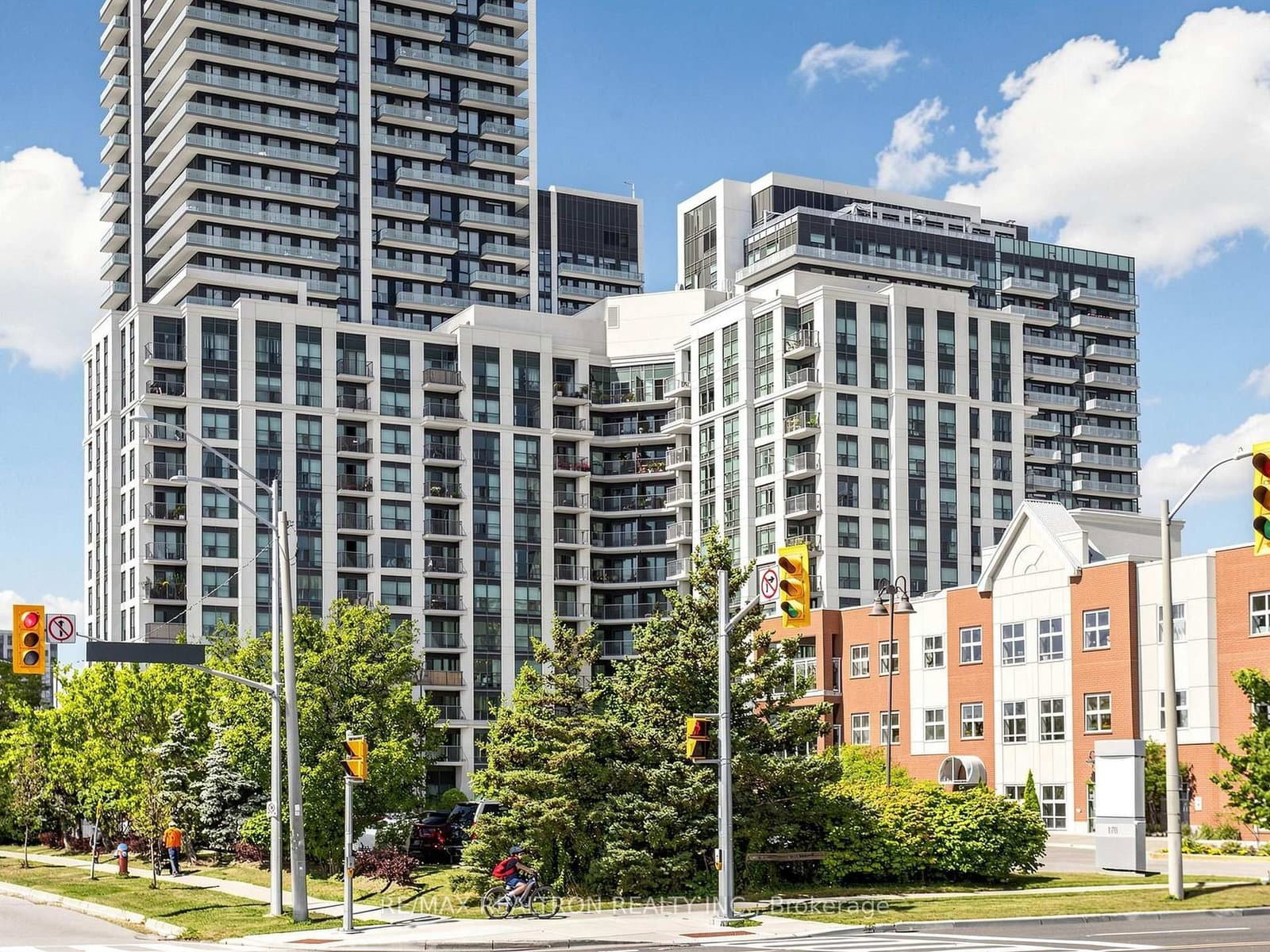 185 Oneida Crescent, Unit 918 - Image 1