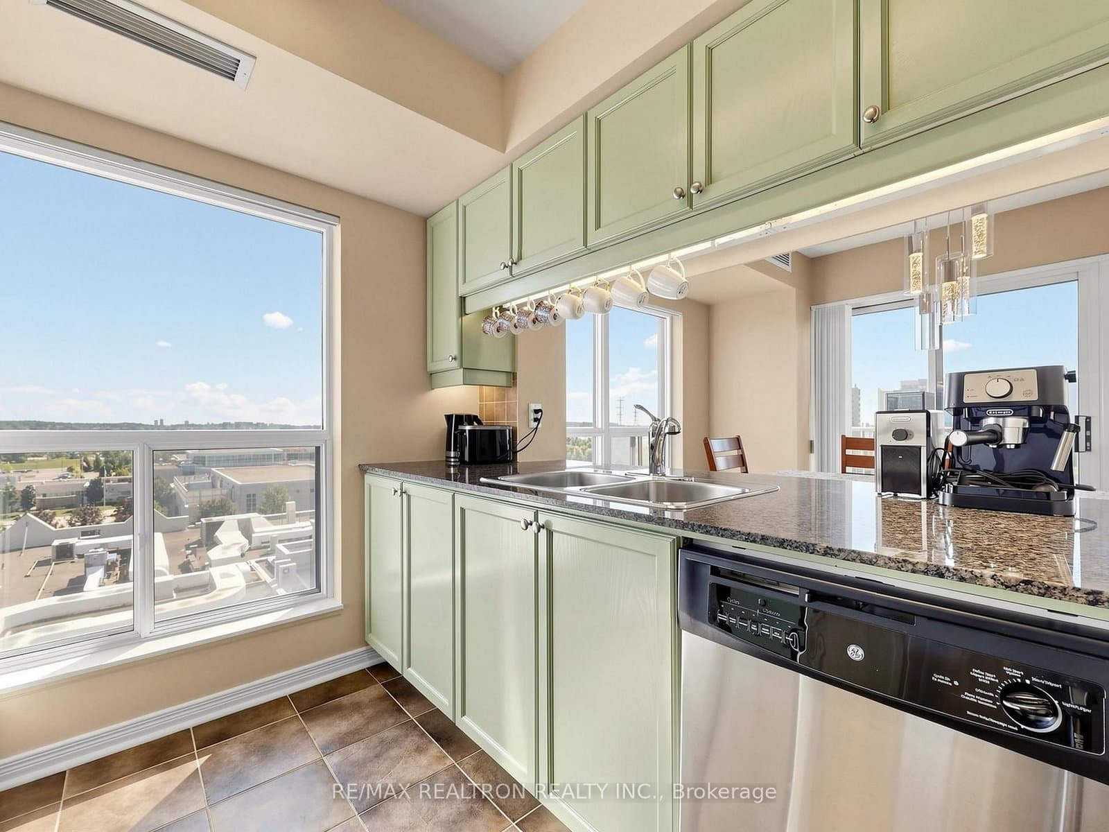185 Oneida Crescent, Unit 918 thumbnail 21