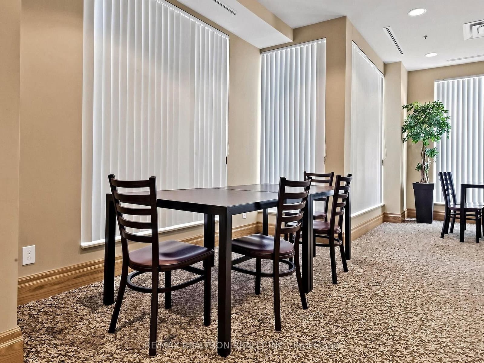 185 Oneida Crescent, Unit 918 thumbnail 37