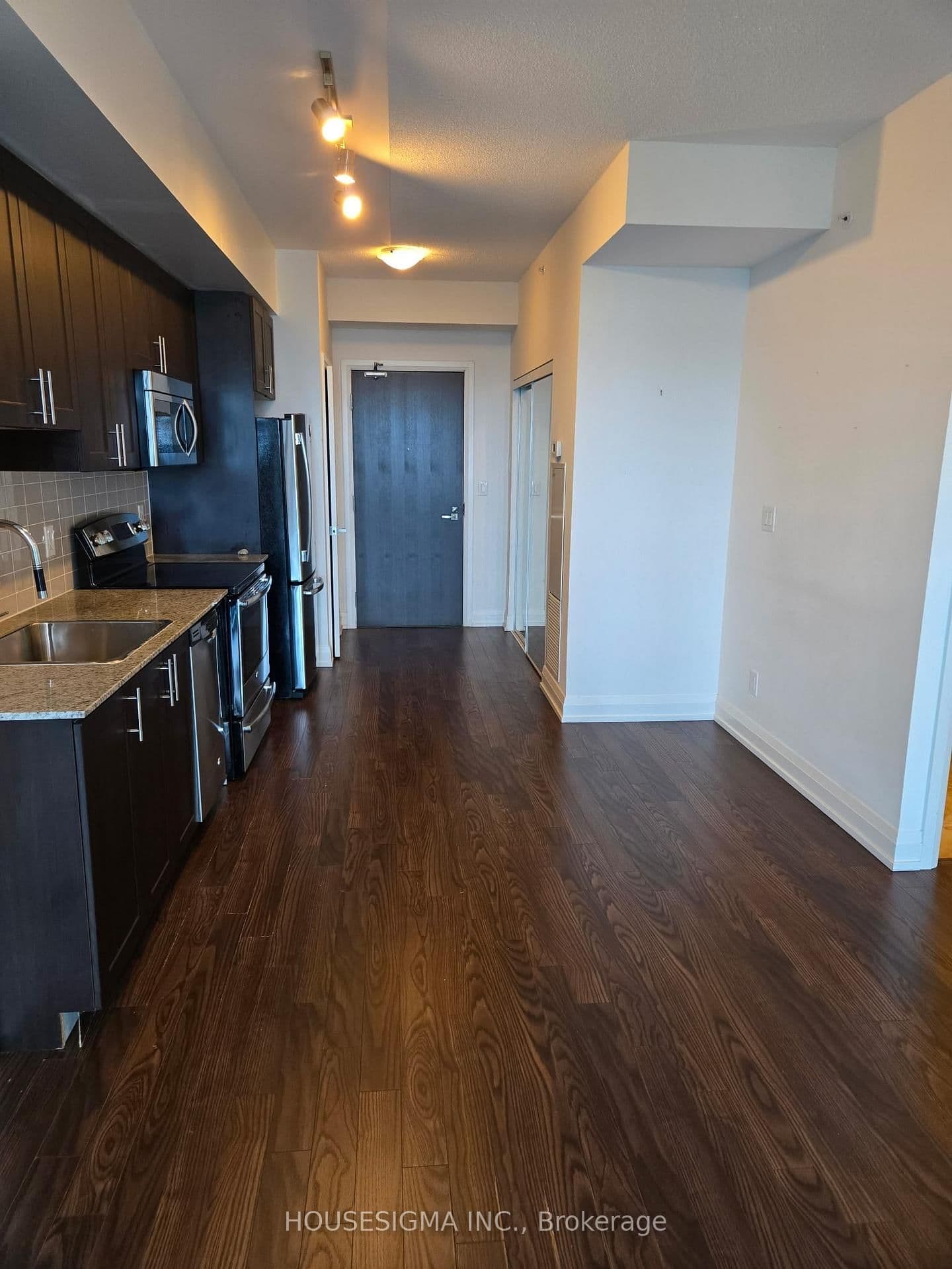 7161 Yonge Street, Unit 2428 thumbnail 4