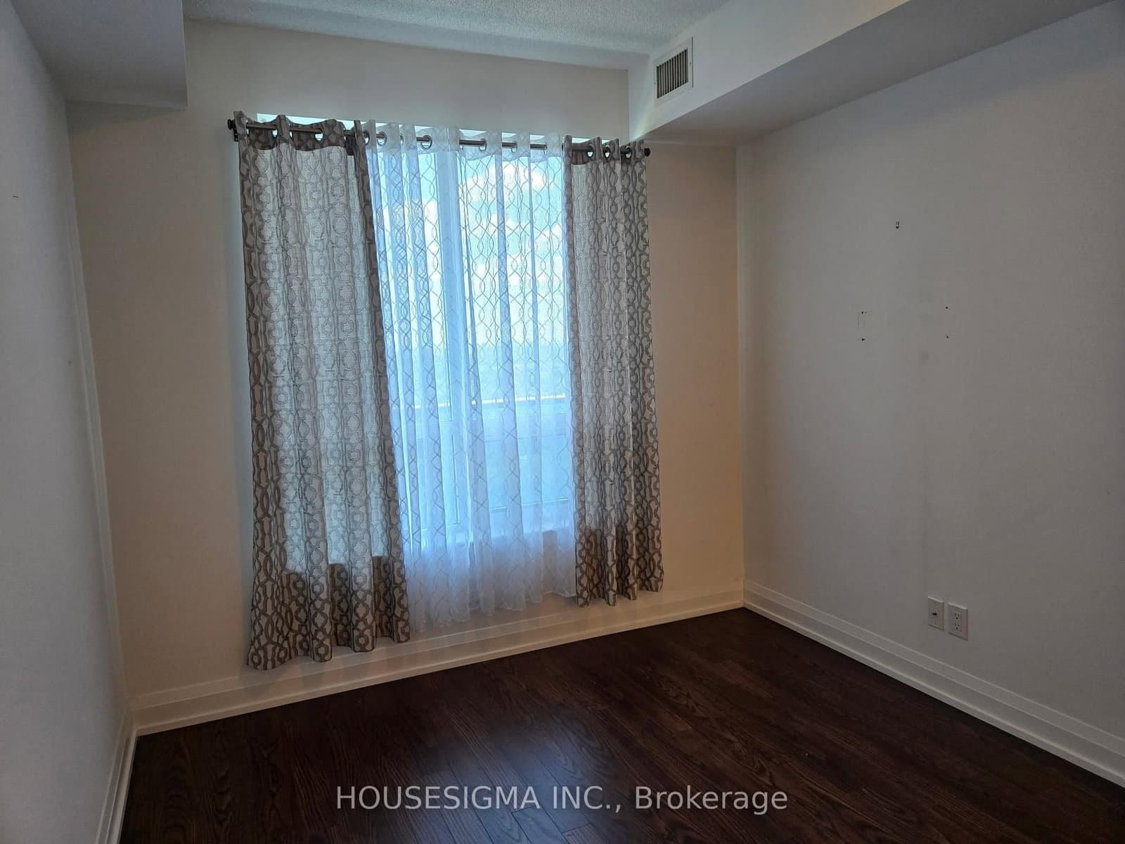 7161 Yonge Street, Unit 2428 thumbnail 8