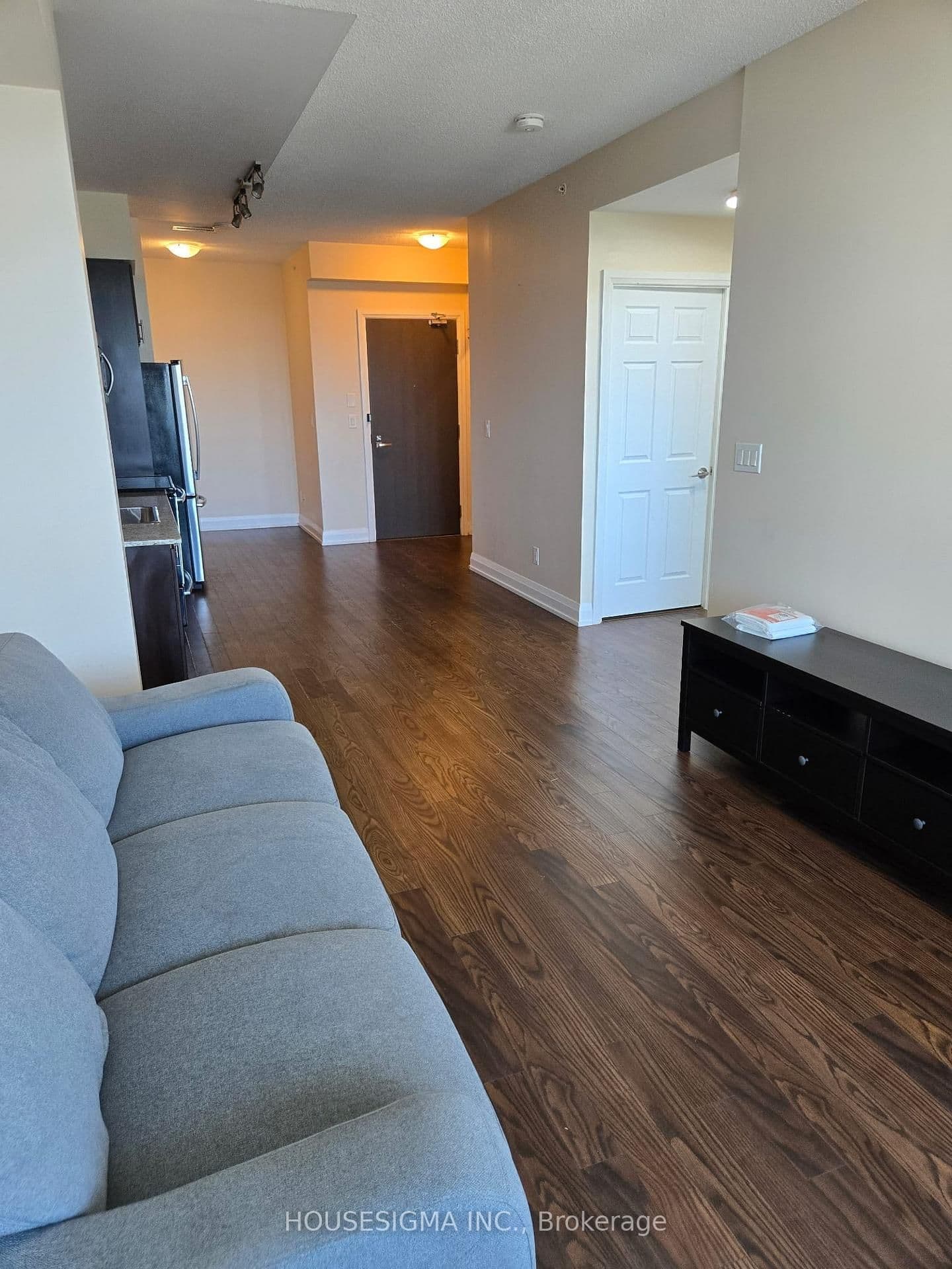 7161 Yonge Street, Unit 1423 thumbnail 3