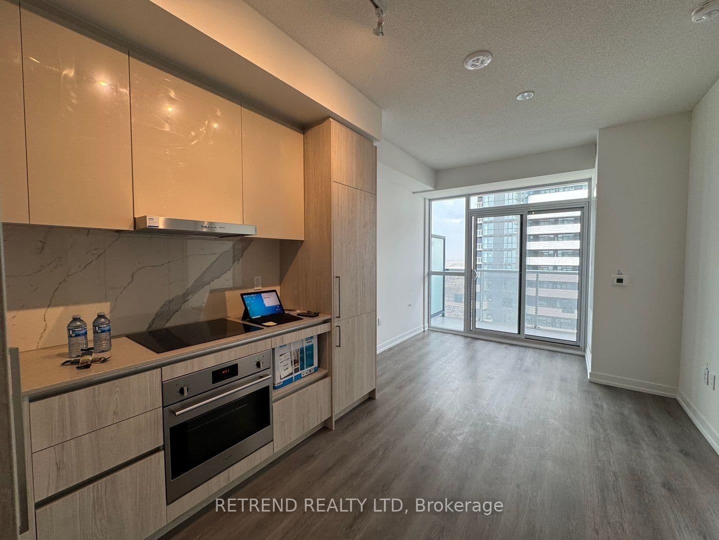 225 Commerce Street E, Unit 4001