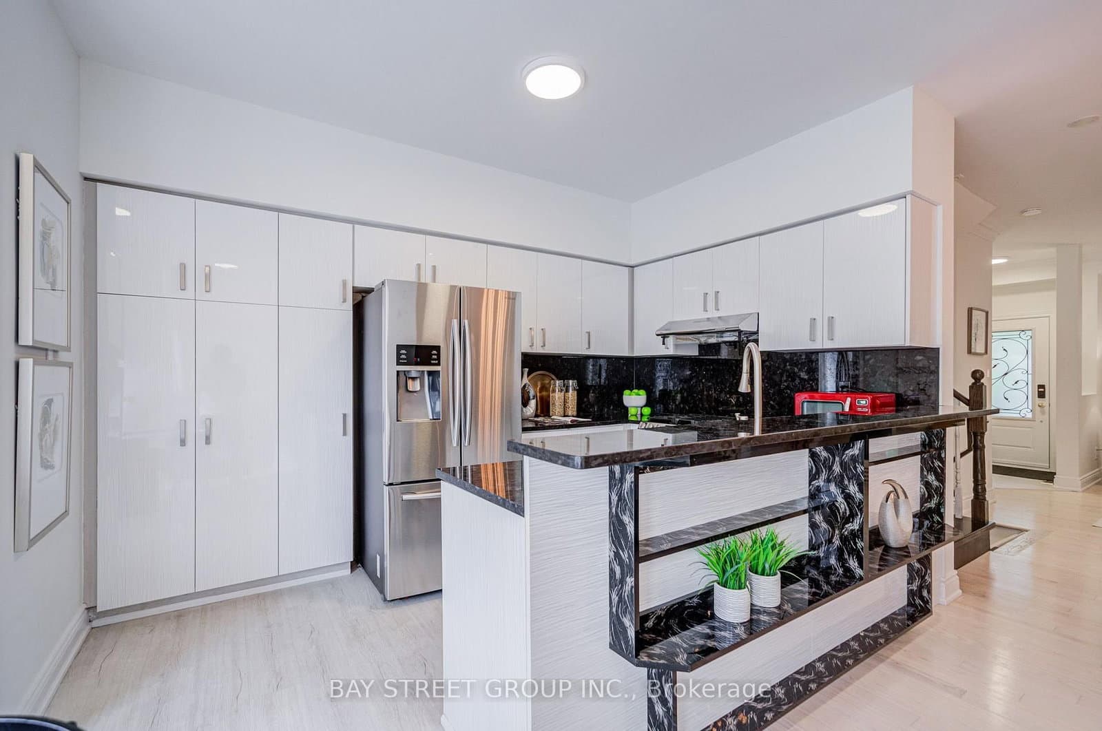 5 Luxton Avenue thumbnail 15