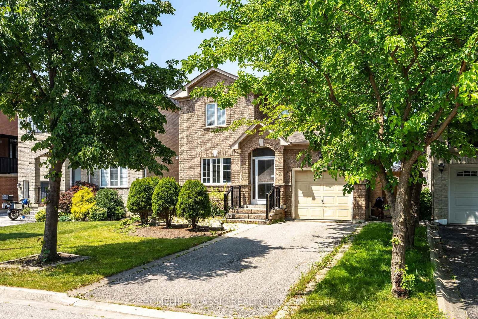 44 Wildberry Crescent - Image 1