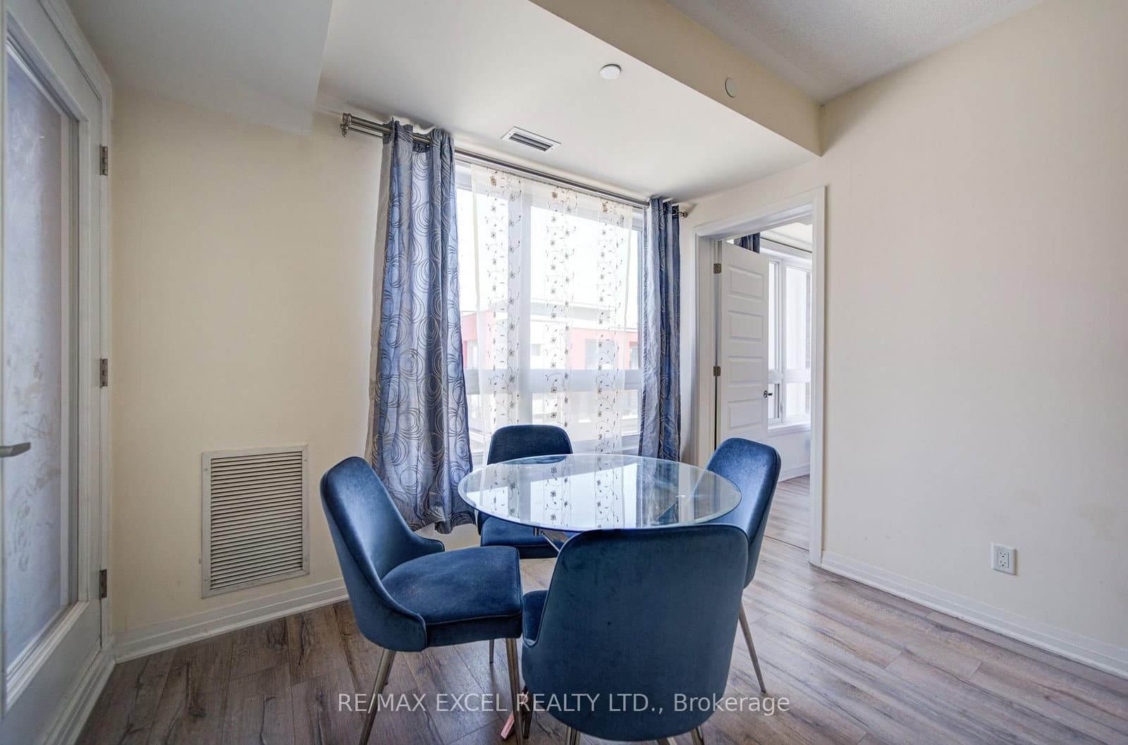 2 Adam Sellers Street, Unit 302 thumbnail 20