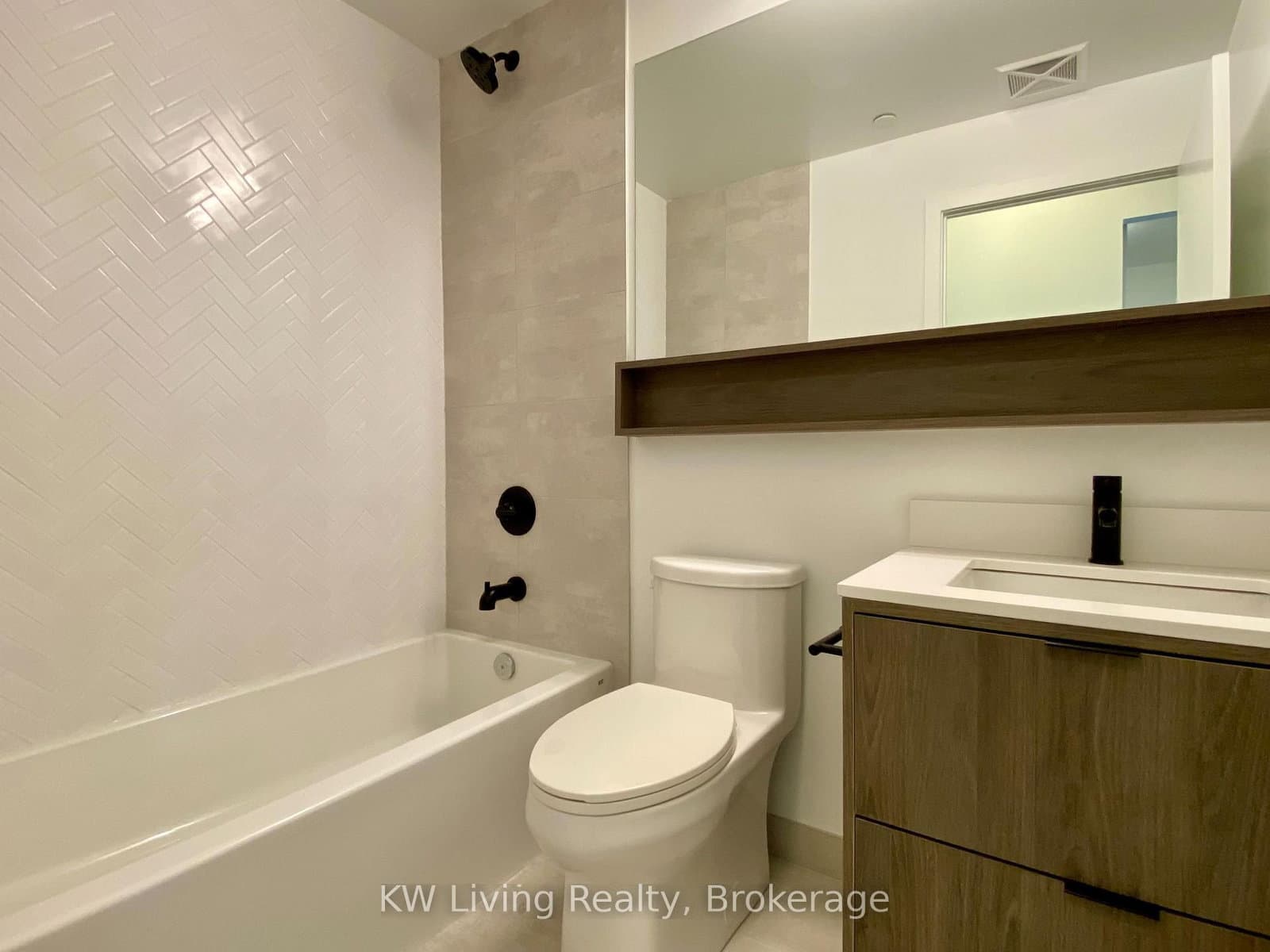8888 Yonge Street, Unit 203 thumbnail 17