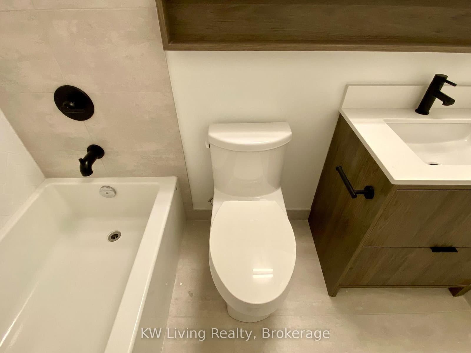 8888 Yonge Street, Unit 203 thumbnail 18