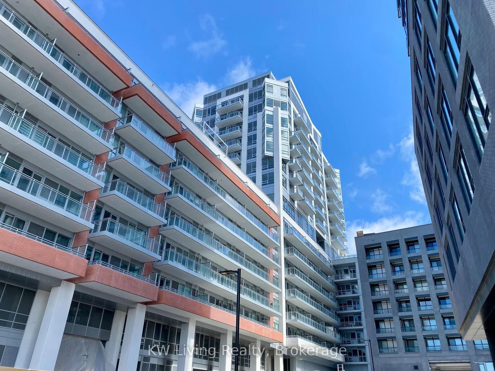 8888 Yonge Street, Unit 203 thumbnail 2