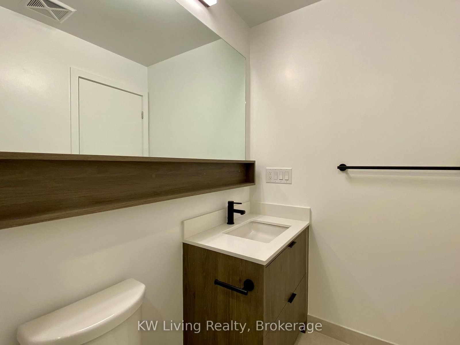 8888 Yonge Street, Unit 203 thumbnail 31