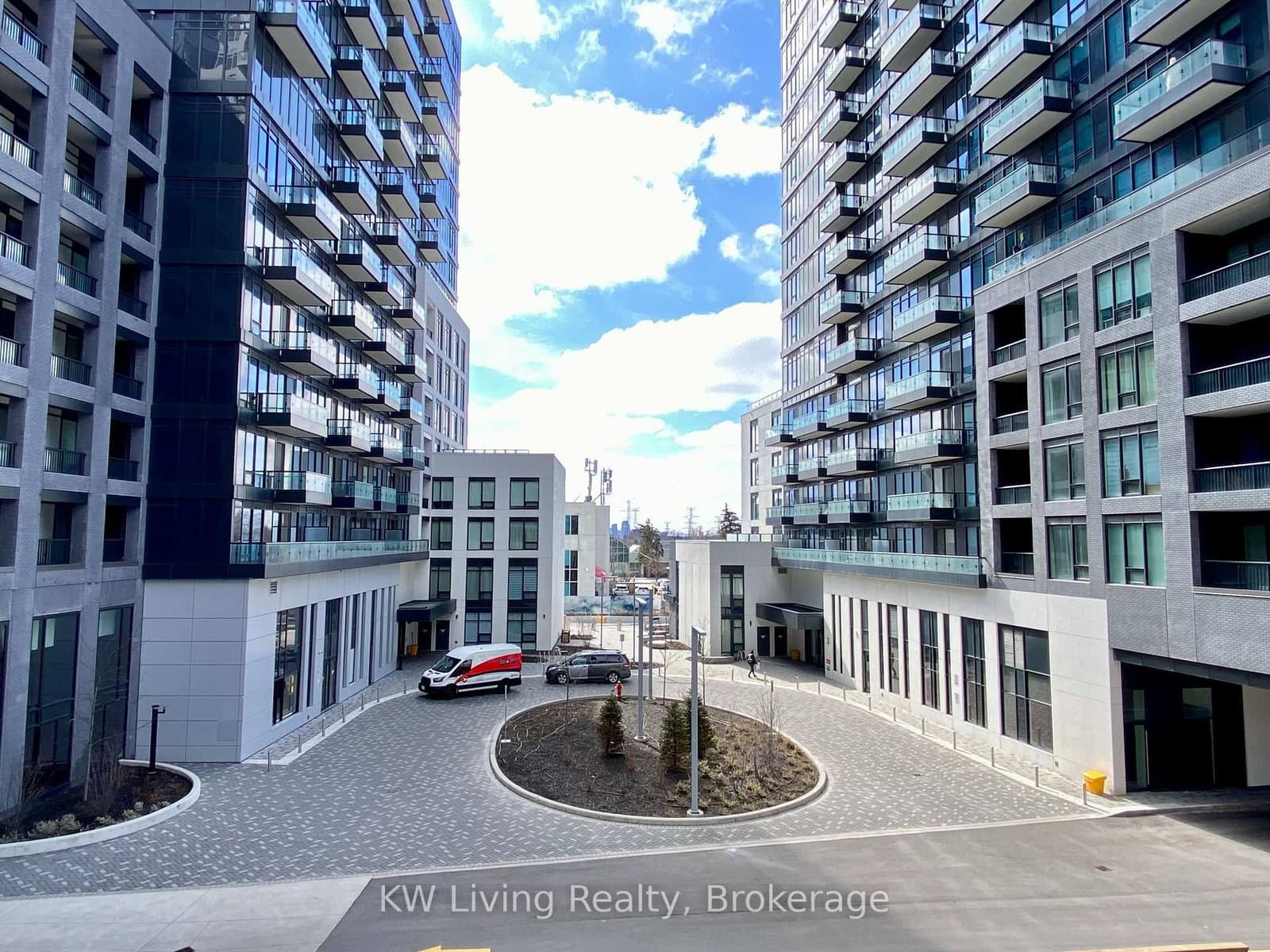 8888 Yonge Street, Unit 203 thumbnail 4