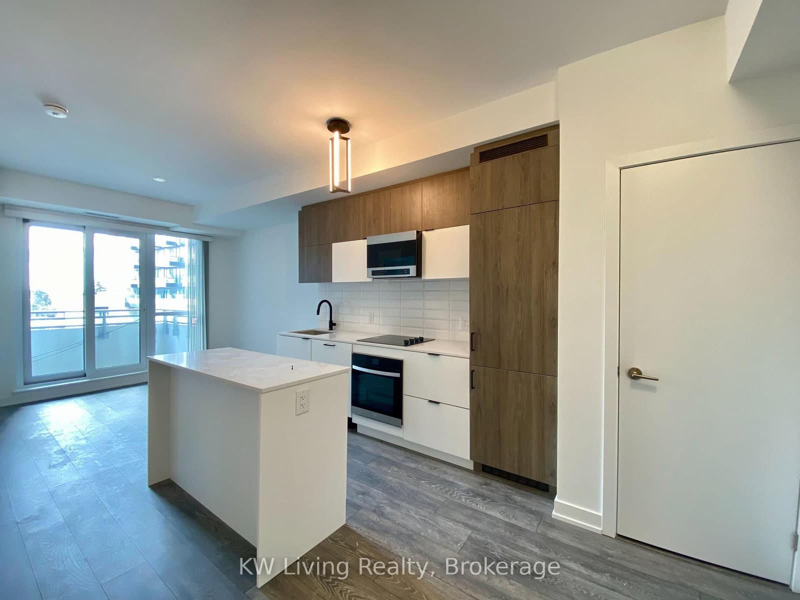 8888 Yonge Street, Unit 203 thumbnail 8