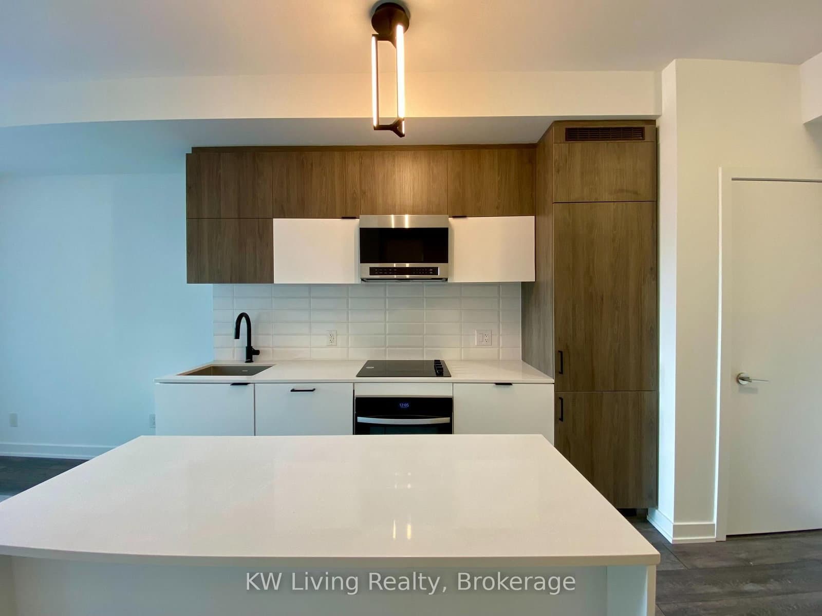 8888 Yonge Street, Unit 203 thumbnail 9