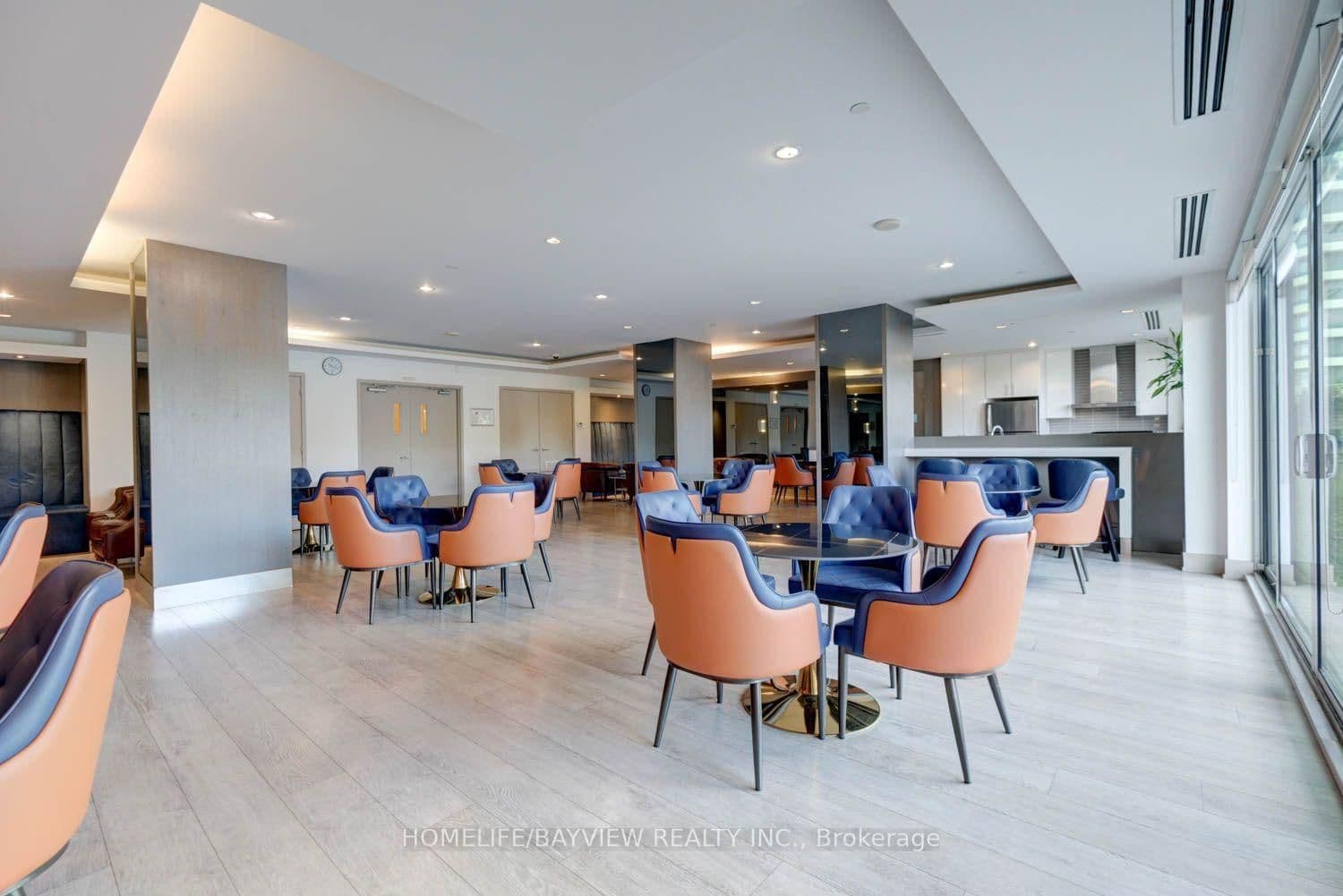 7165 YONGE Street, Unit 2403 thumbnail 14