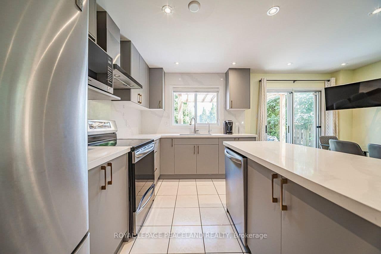110 Foxfield Crescent thumbnail 18