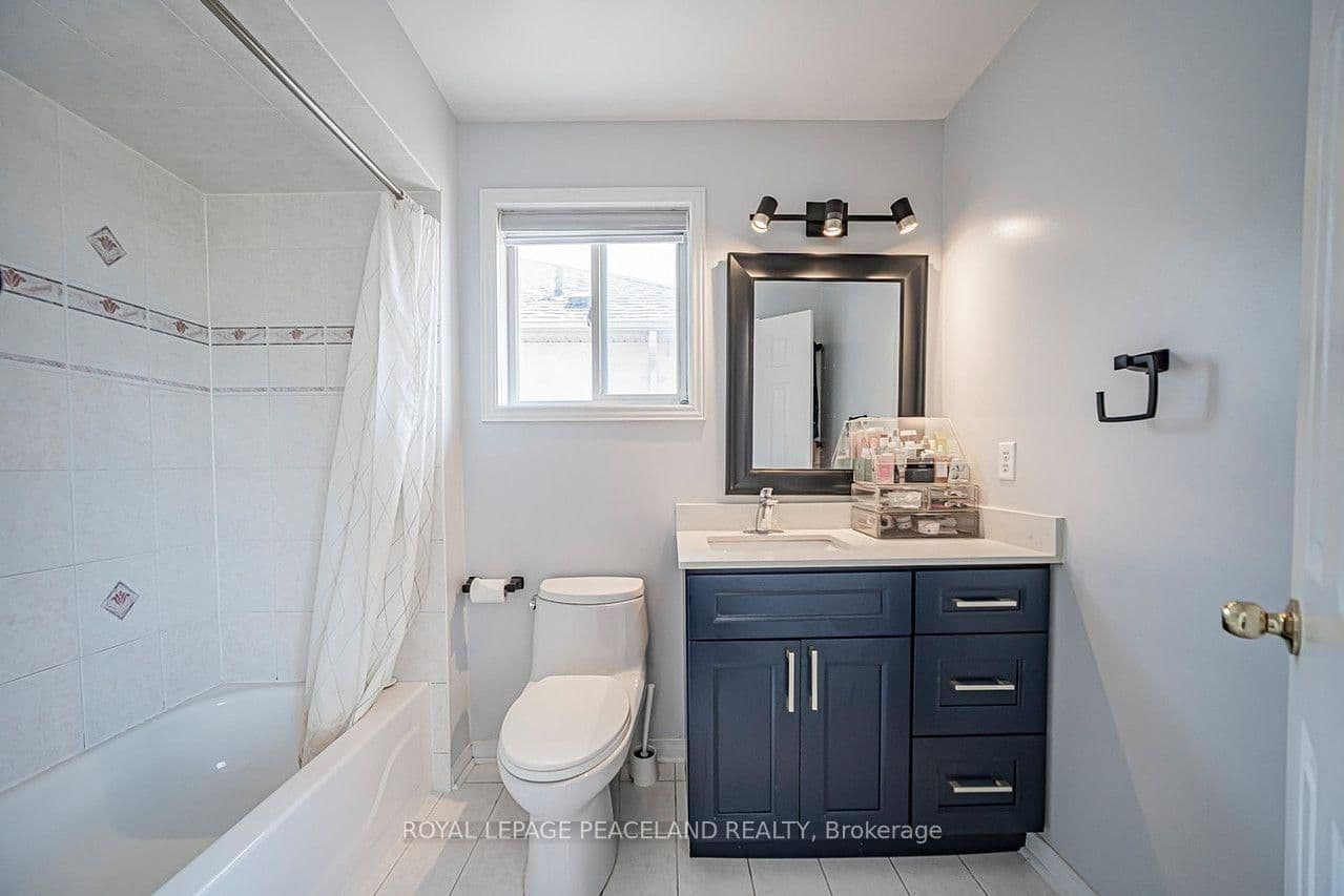 110 Foxfield Crescent thumbnail 33