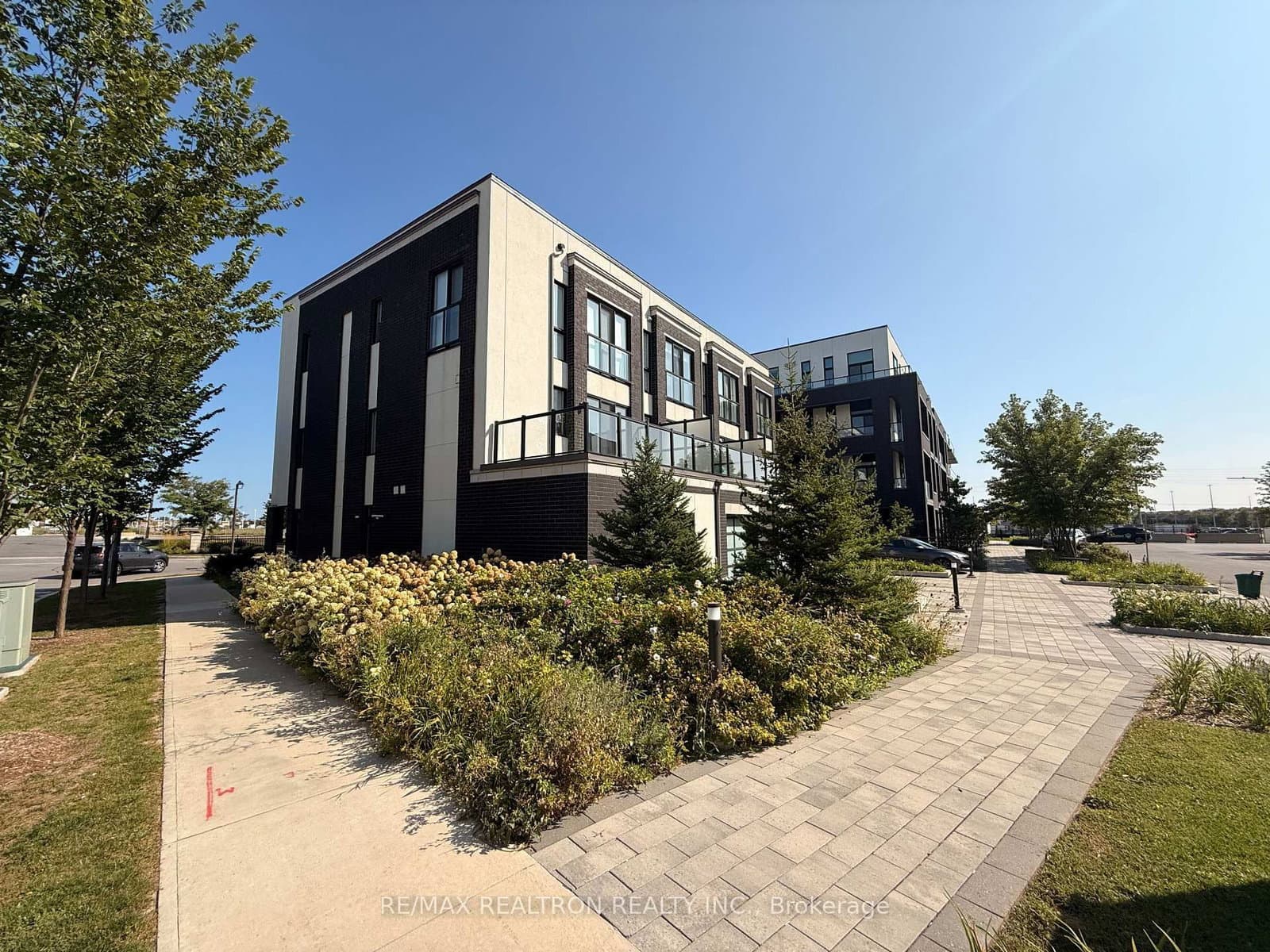 1709 Bur Oak Avenue, Unit 509 thumbnail 2