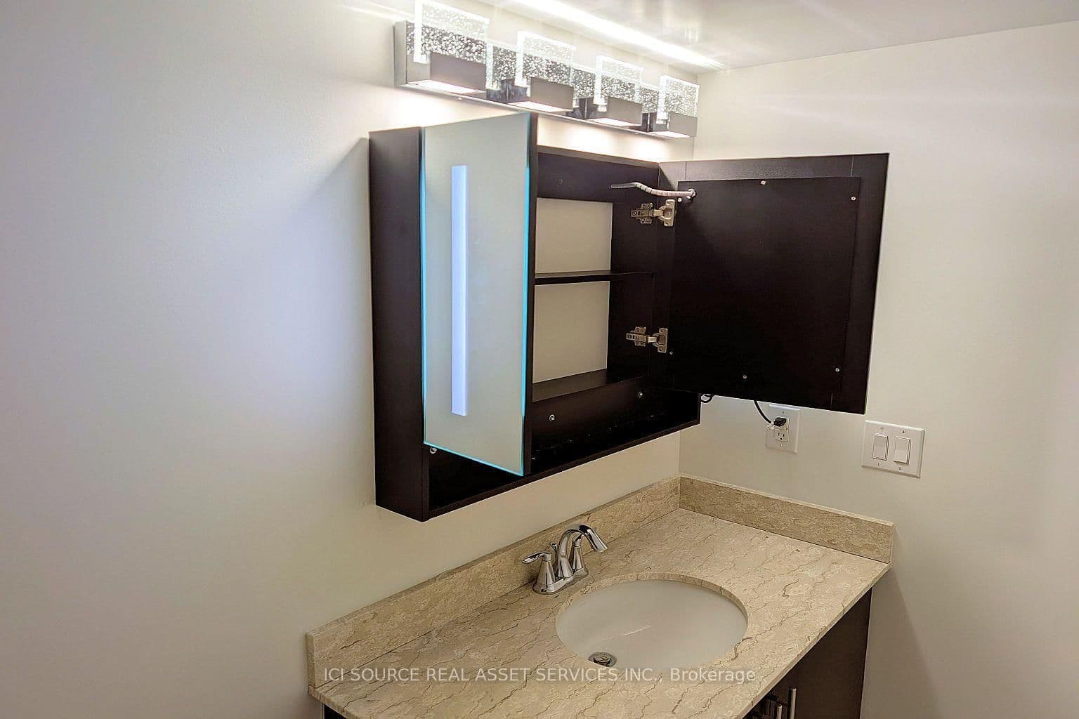 73 King William Crescent, Unit 202 thumbnail 13