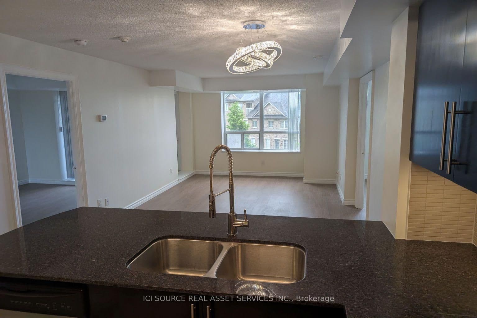 73 King William Crescent, Unit 202 thumbnail 4