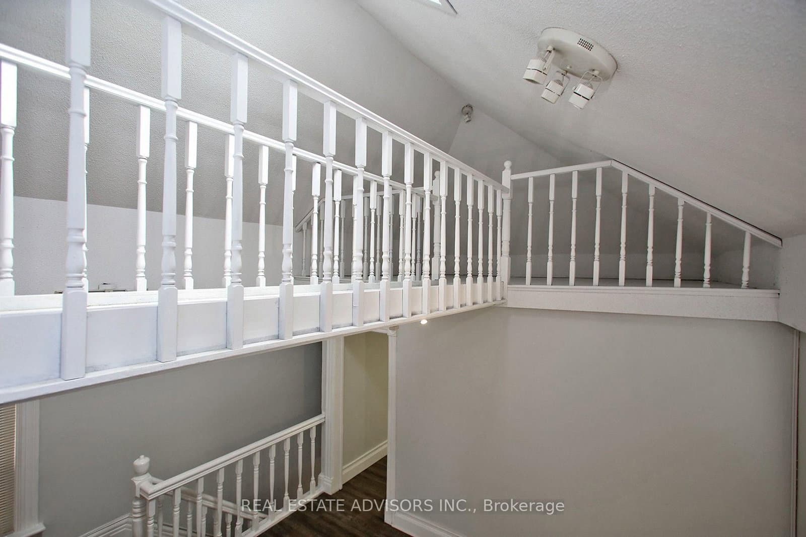 7924 Kipling Avenue thumbnail 20