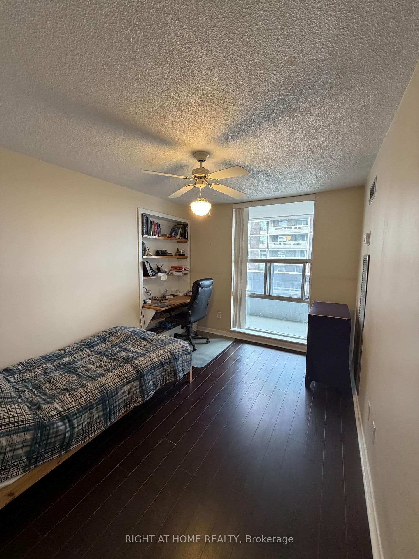 60 Inverlochy Boulevard, Unit 802 thumbnail 14