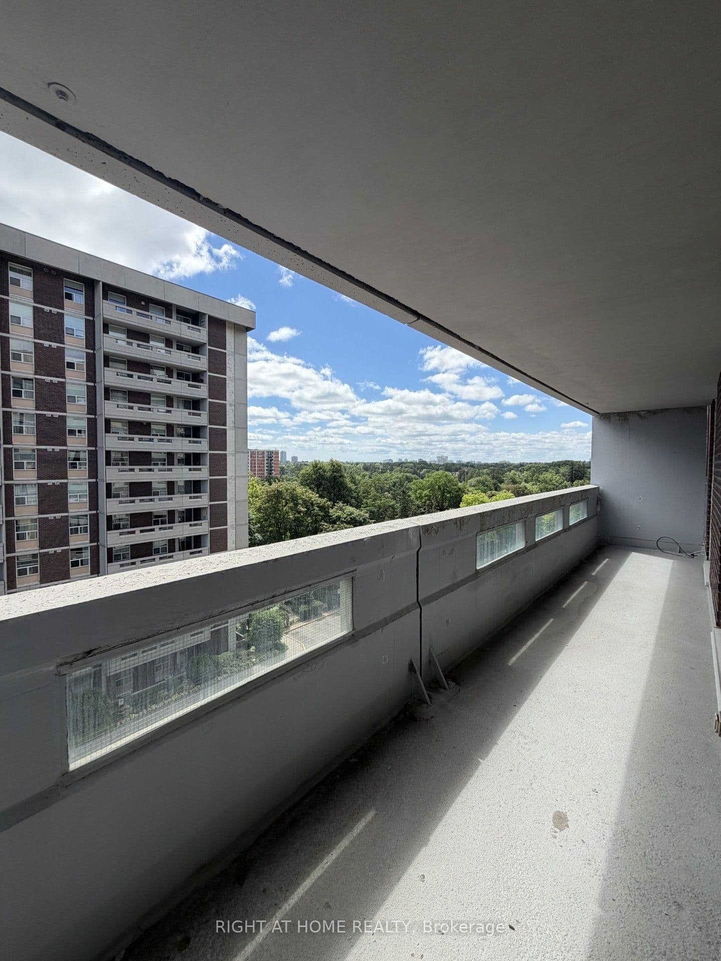 60 Inverlochy Boulevard, Unit 802 thumbnail 3