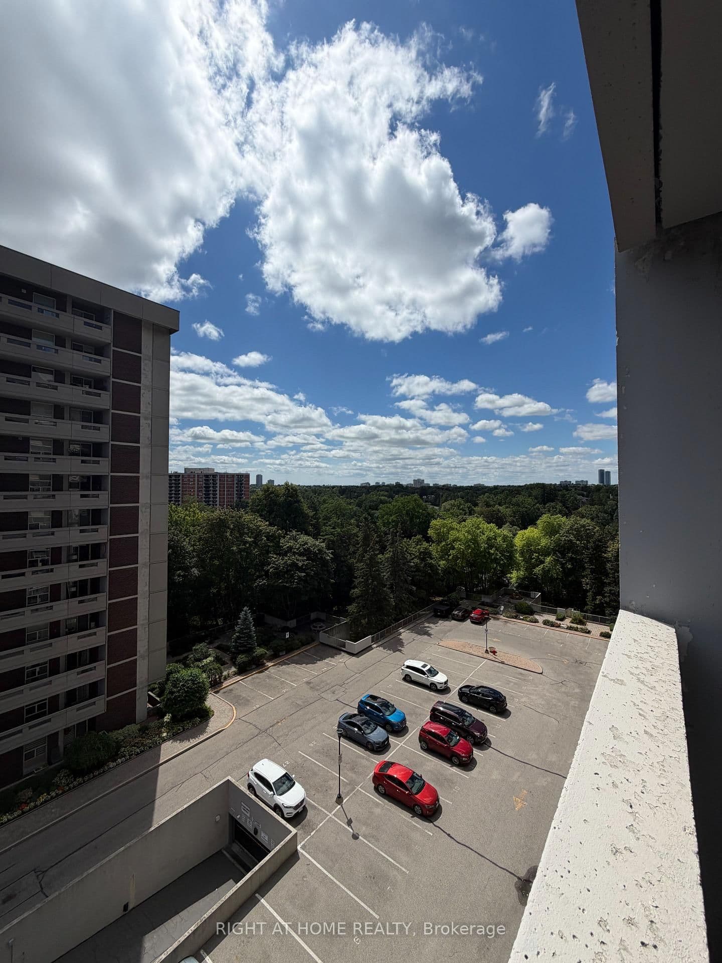60 Inverlochy Boulevard, Unit 802 thumbnail 4