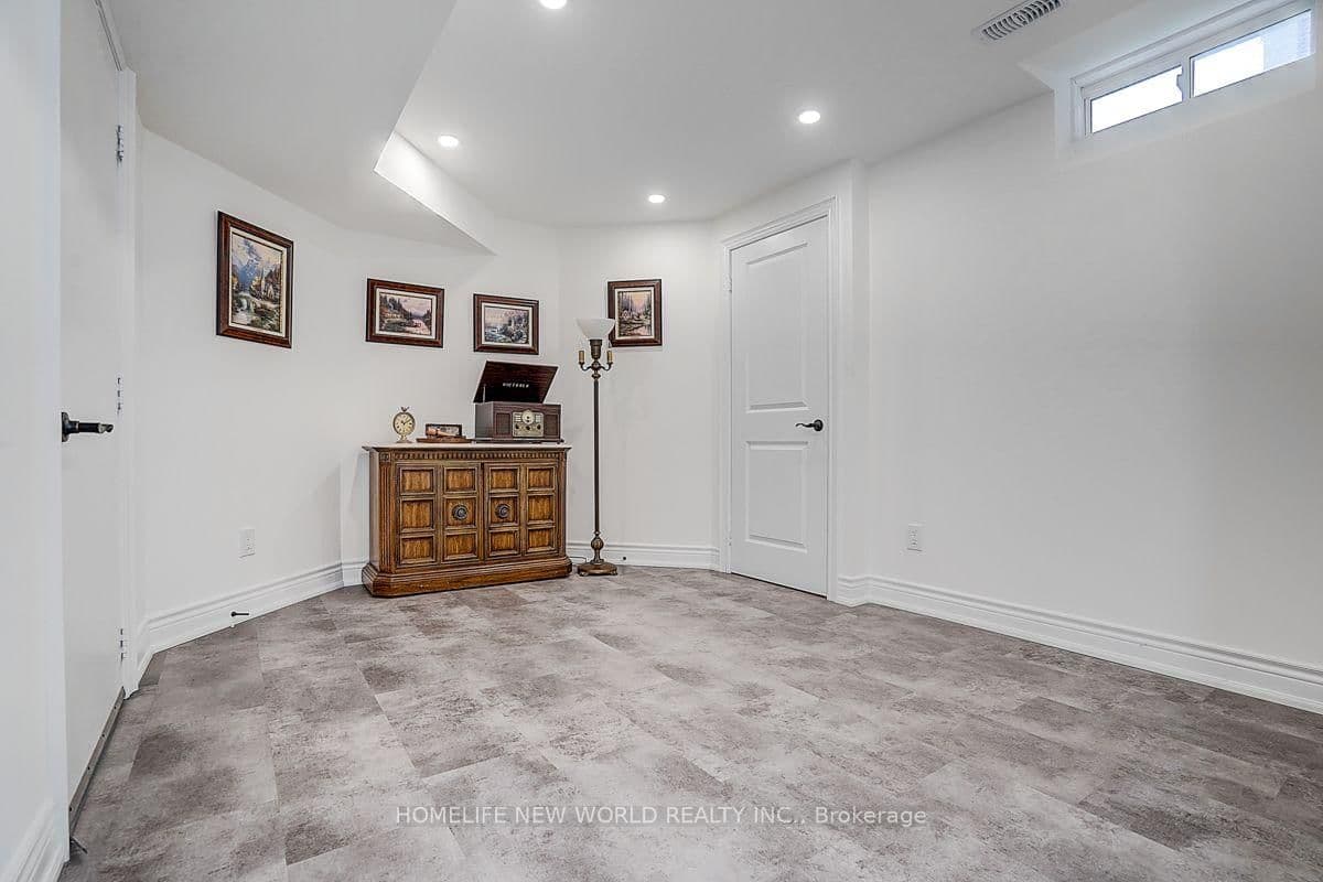 39 James Parrott Avenue thumbnail 32