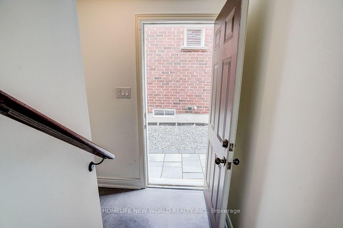39 James Parrott Avenue thumbnail 33