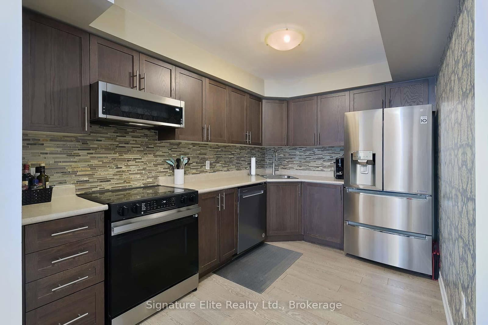 57 Ferndale Drive S, Unit 7 thumbnail 11