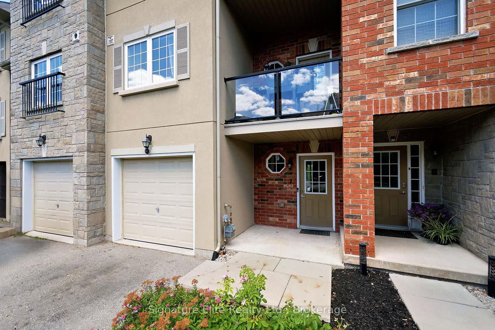 57 Ferndale Drive S, Unit 7 thumbnail 2