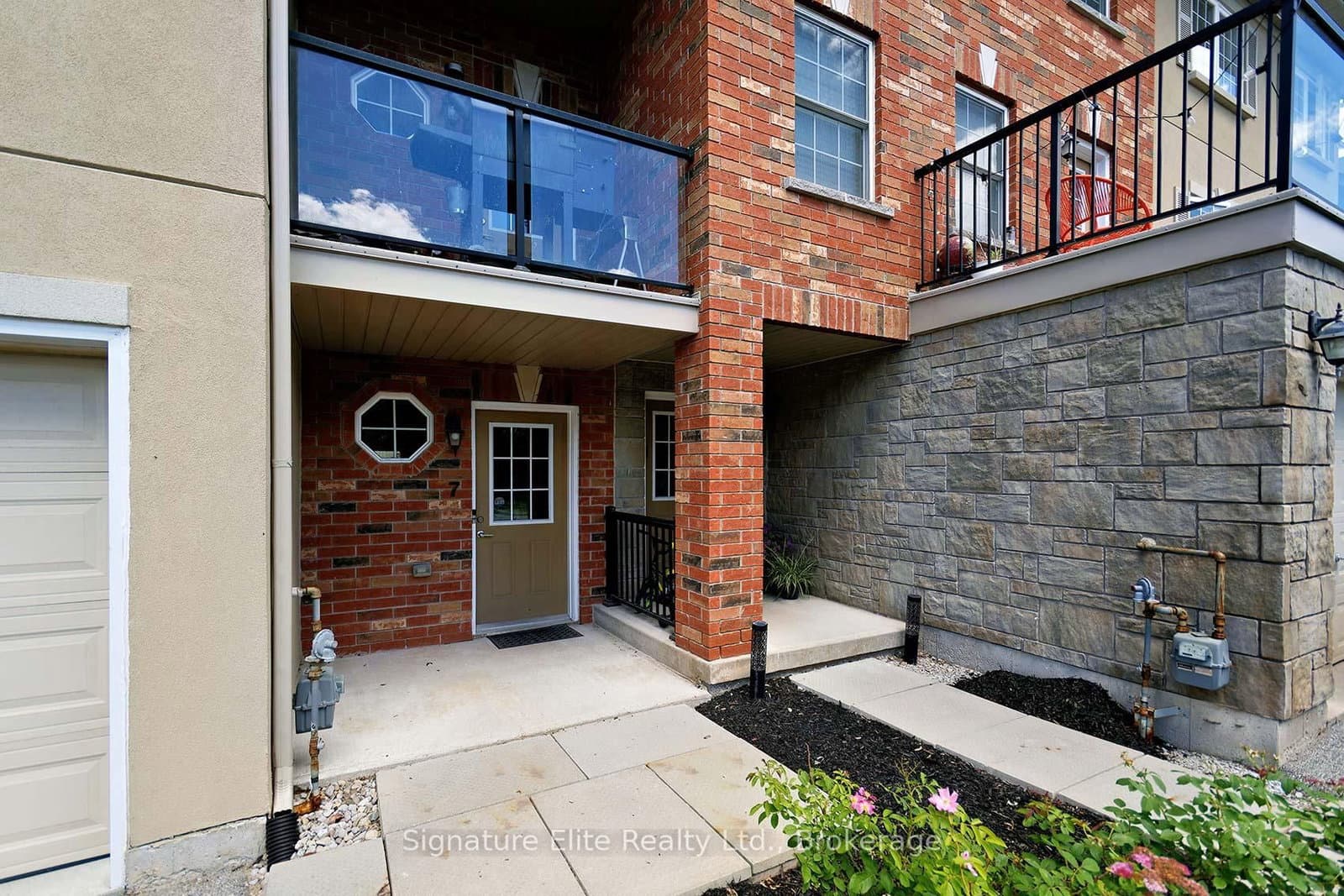 57 Ferndale Drive S, Unit 7 thumbnail 4