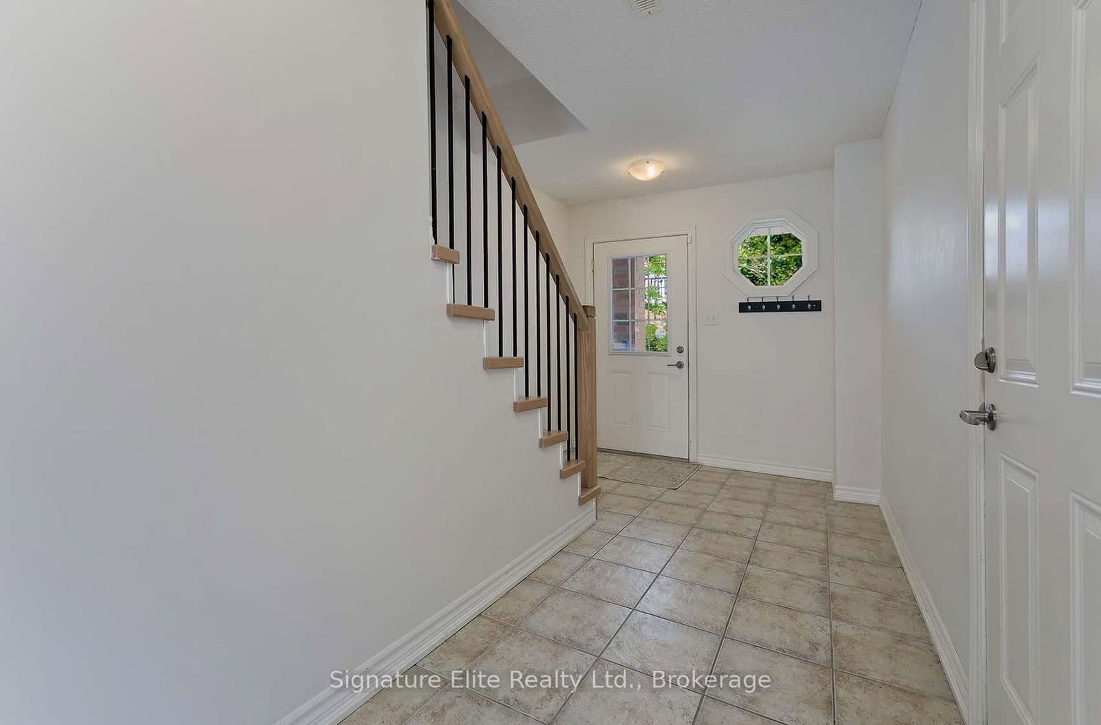 57 Ferndale Drive S, Unit 7 thumbnail 5