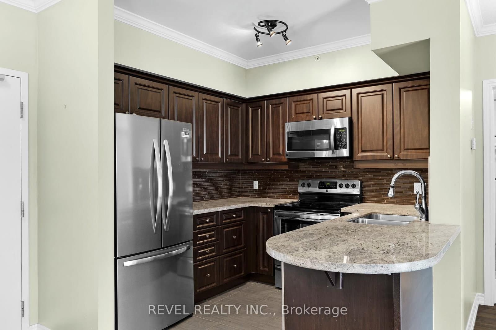 39 Ferndale Drive S, Unit 106 thumbnail 5
