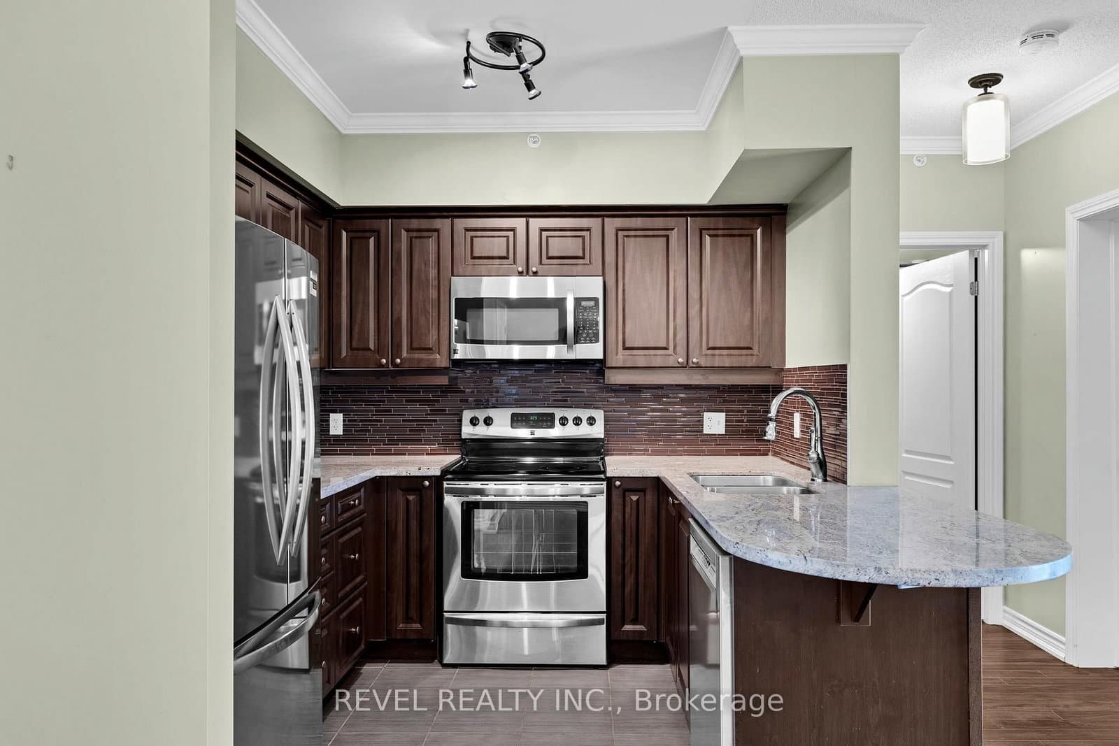 39 Ferndale Drive S, Unit 106 thumbnail 6