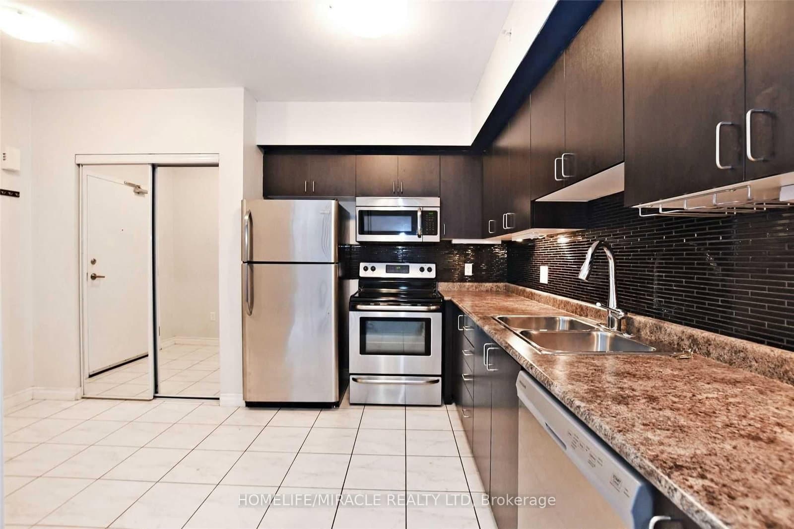 39 Ferndale Drive S, Unit 303 thumbnail 13