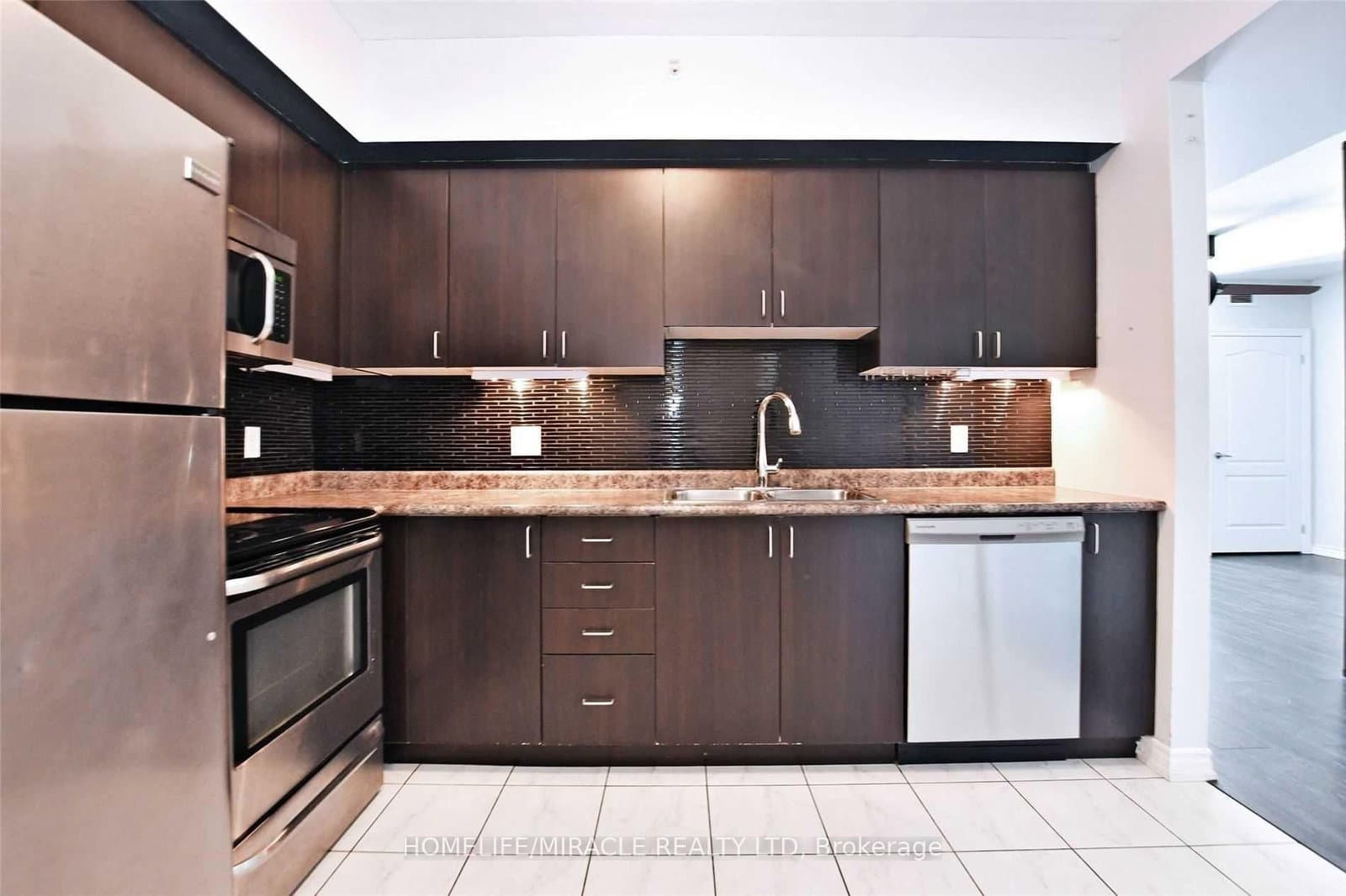 39 Ferndale Drive S, Unit 303 thumbnail 15